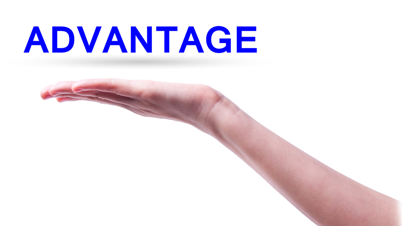 advantageの文字を支えてる手