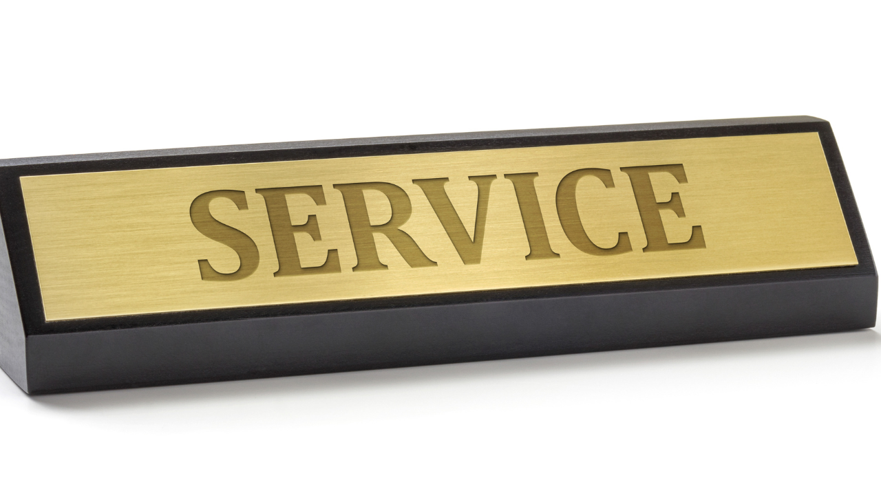 serviceと書かれた置き物